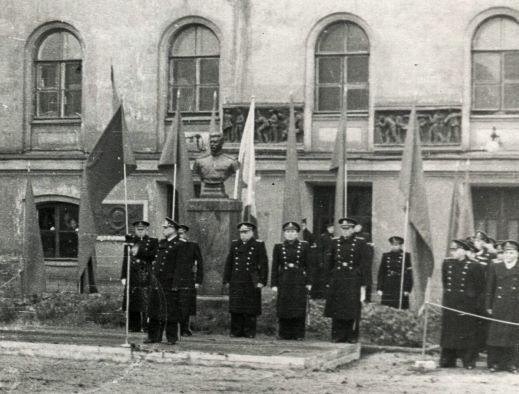 Построение на плацу 1-го БВВМУ. 1953 год Построение на плацу 1-го БВВМУ. 1953 год